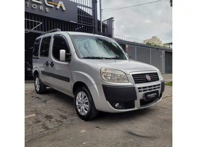 Carro Fiat Doblò 2018 Essence 1.8 7L (Flex)