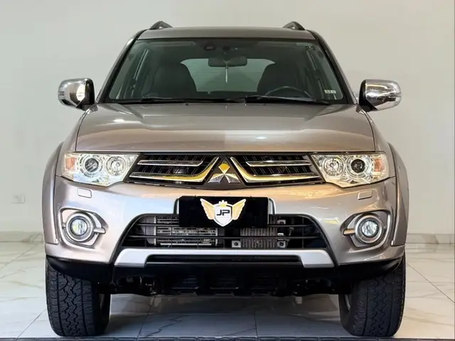 Carro Mitsubishi Pajero Dakar 2015 3.2 HPE 4WD (Aut)