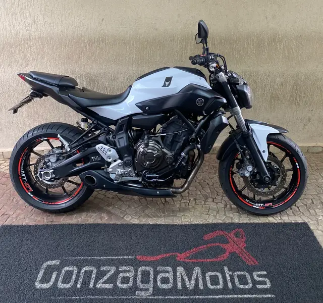 Carro Yamaha MT-07 2018 (ABS)