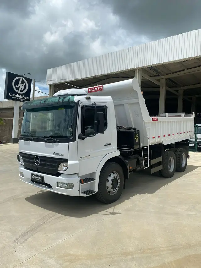 Carro Mercedes-Benz Atego 2011 2428 3-EIXOS 2P (DIESEL)