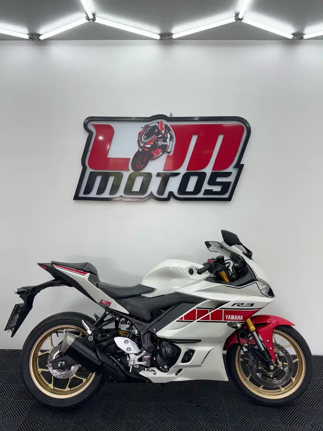 Carro Yamaha YZF R3 2023 World GP 60th Anniversary Edition