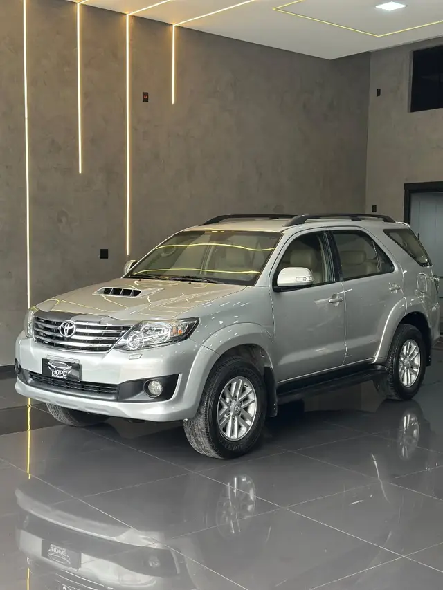 Carro Toyota Hilux SW4 2012 SRV 3.0 4X4 (7 Lugares)