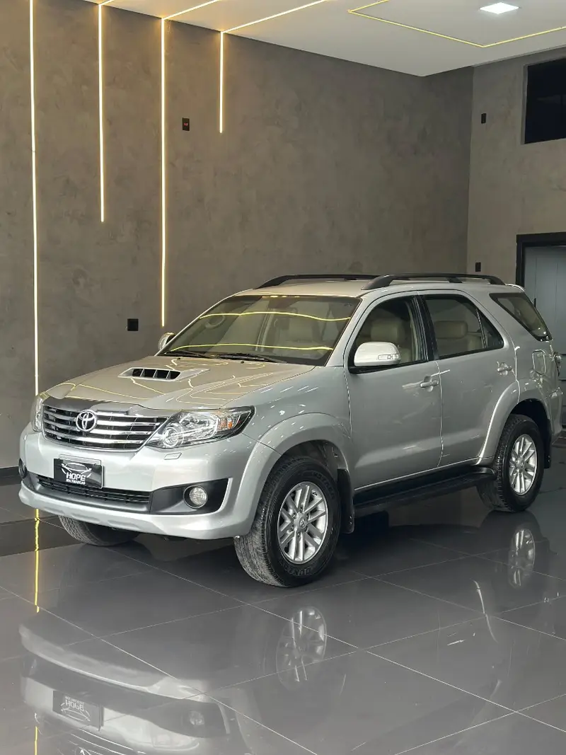 Toyota Hilux SW4 SRV 3.0 4X4 (7 Lugares)