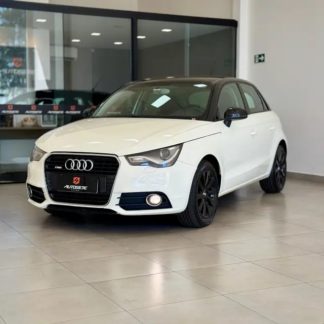 Carro Audi A1 2013 1.4 TFSI Sportback Attraction S Tronic