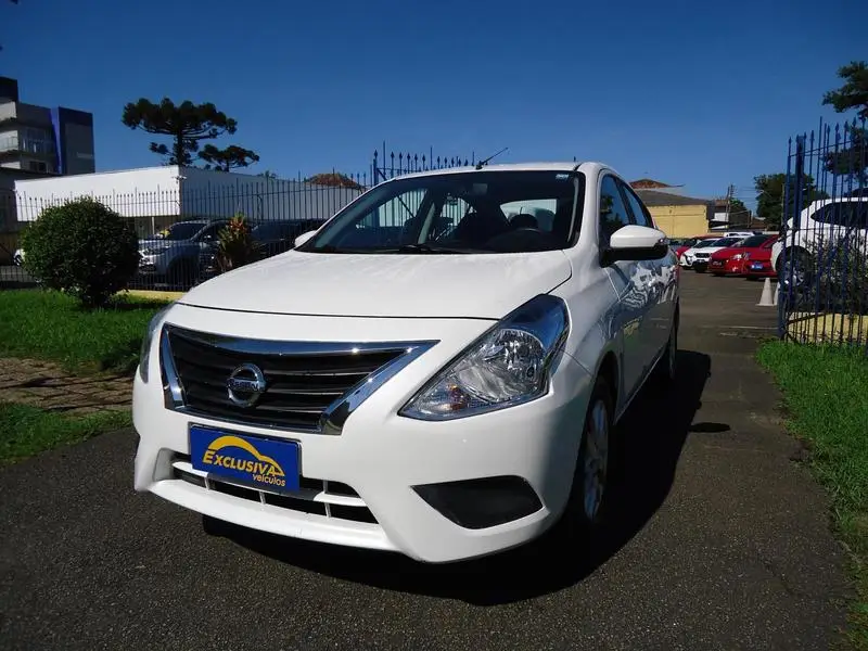 Nissan Versa 1.6 16V SV (Flex)