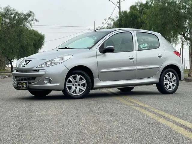 Carro Peugeot 207 2014 Hatch Active 1.4 (Flex)