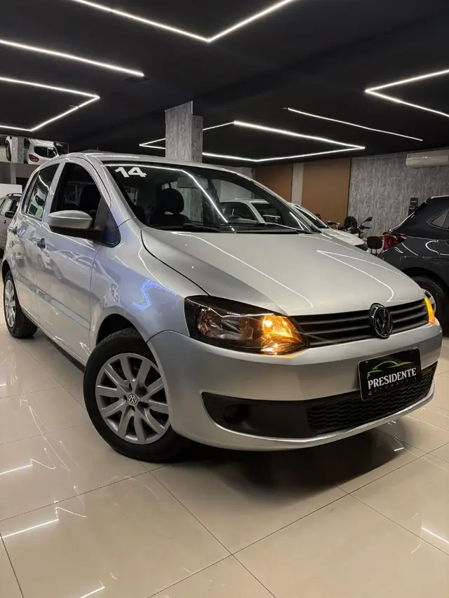 Carro Volkswagen Fox 2014 1.0 TEC (Flex) 4p
