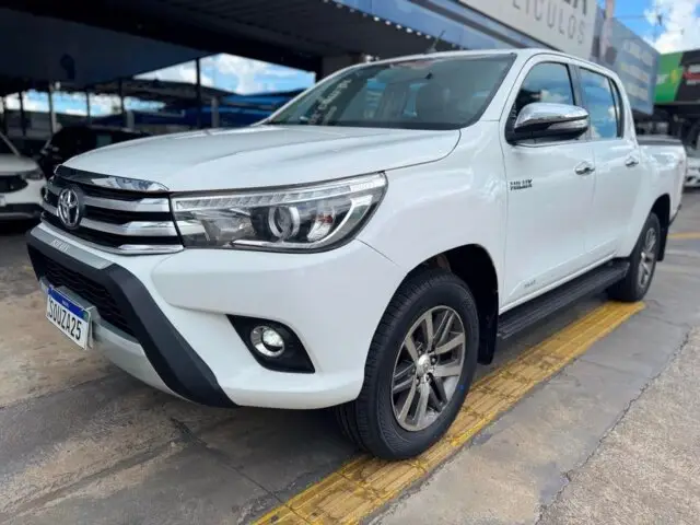 Carro Toyota Hilux Cabine Dupla 2016 Hilux 2.8 TDI SRX CD 4x4 (Aut)