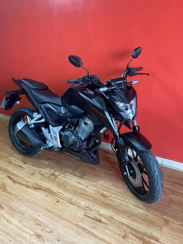 Carro Honda CB 300F Twister 2023 Standard