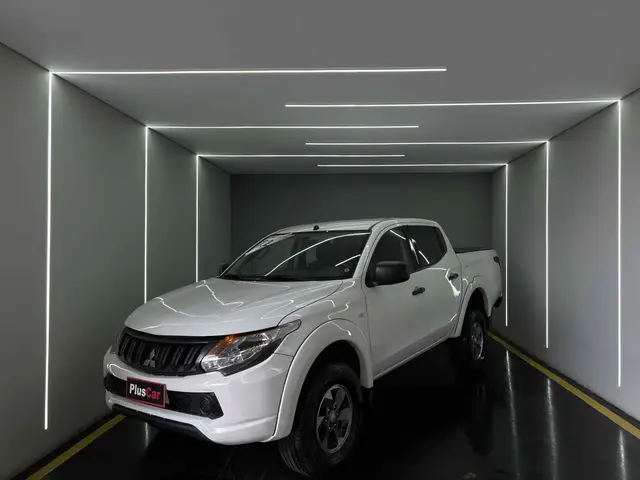 Carro Mitsubishi L200 Triton Sport 2022 GL 2.4 DID-H 4x4 (Aut)