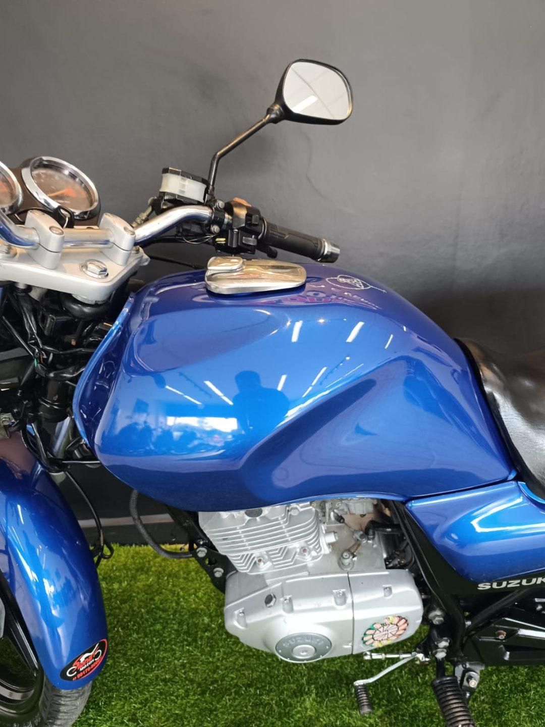 Suzuki En 125