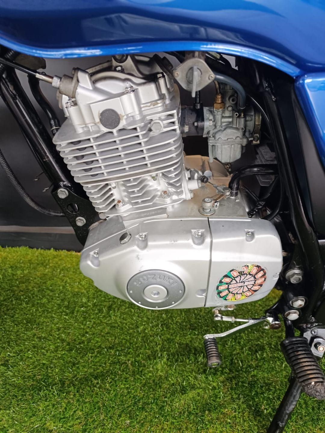 Suzuki En 125