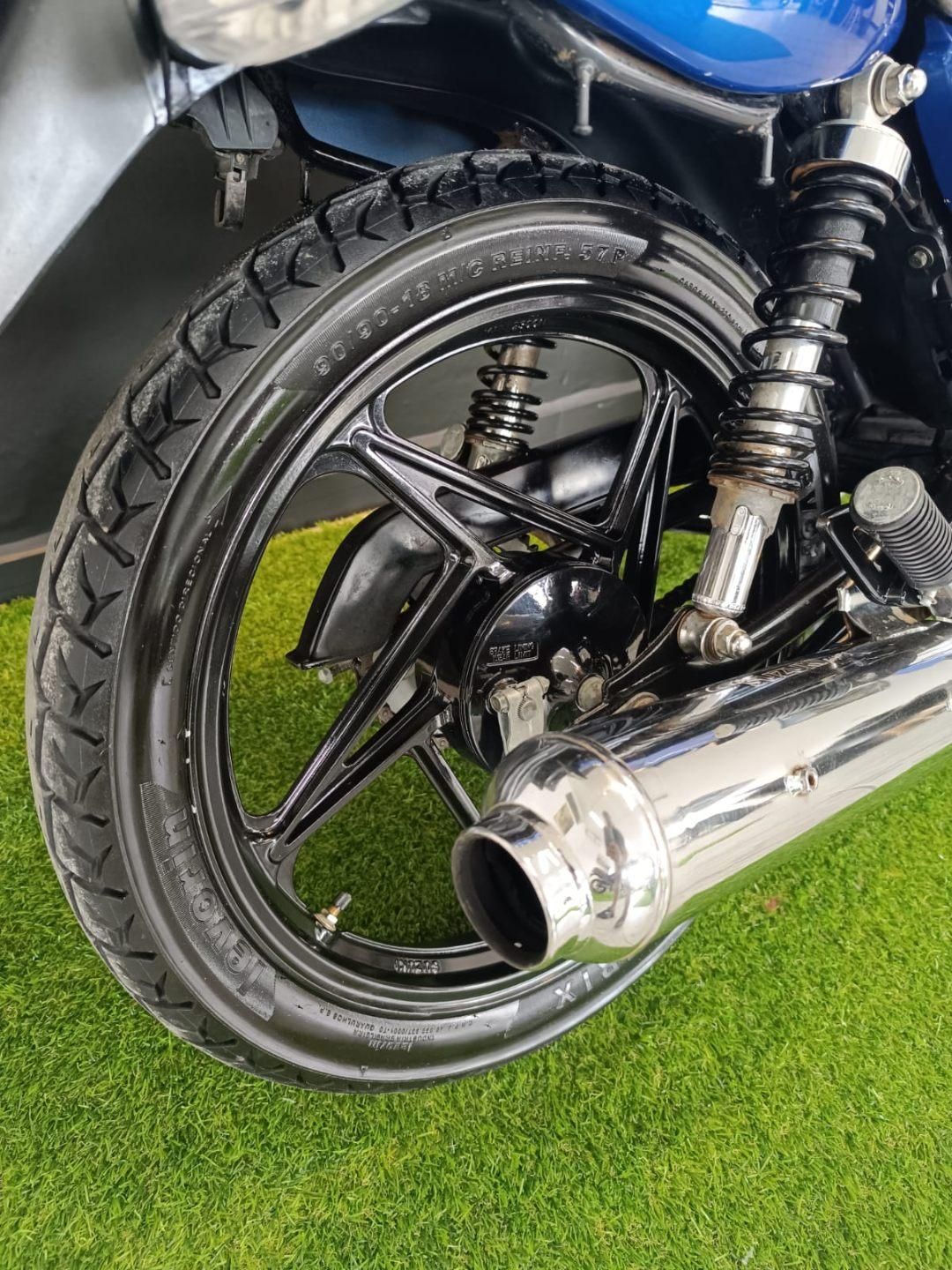 Suzuki En 125
