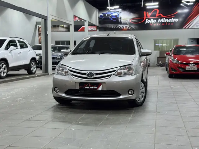 Carro Toyota Etios 2017 X 1.3 (Flex)