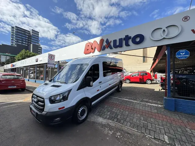 Carro Ford Transit 2023 Minibus 15 Lug. 2.0 Diesel (Aut.)