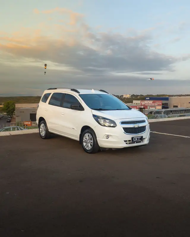 Carro Chevrolet Spin 2017 LT 5S 1.8 (Flex)