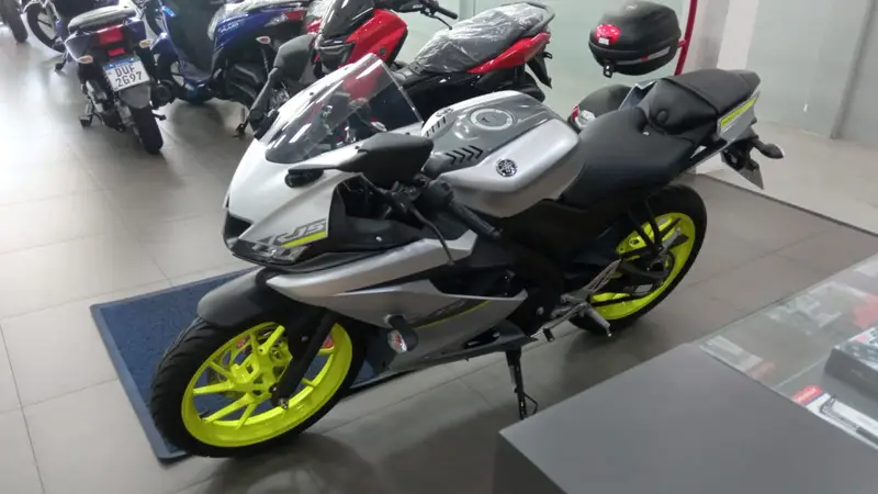 Yamaha YZF R15 ABS