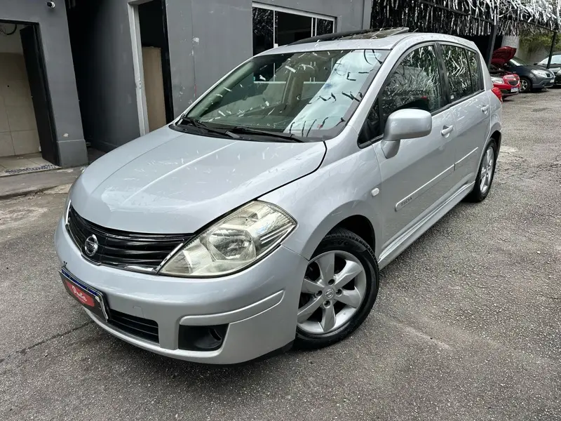 Nissan Tiida SL 1.8 (flex) (aut)