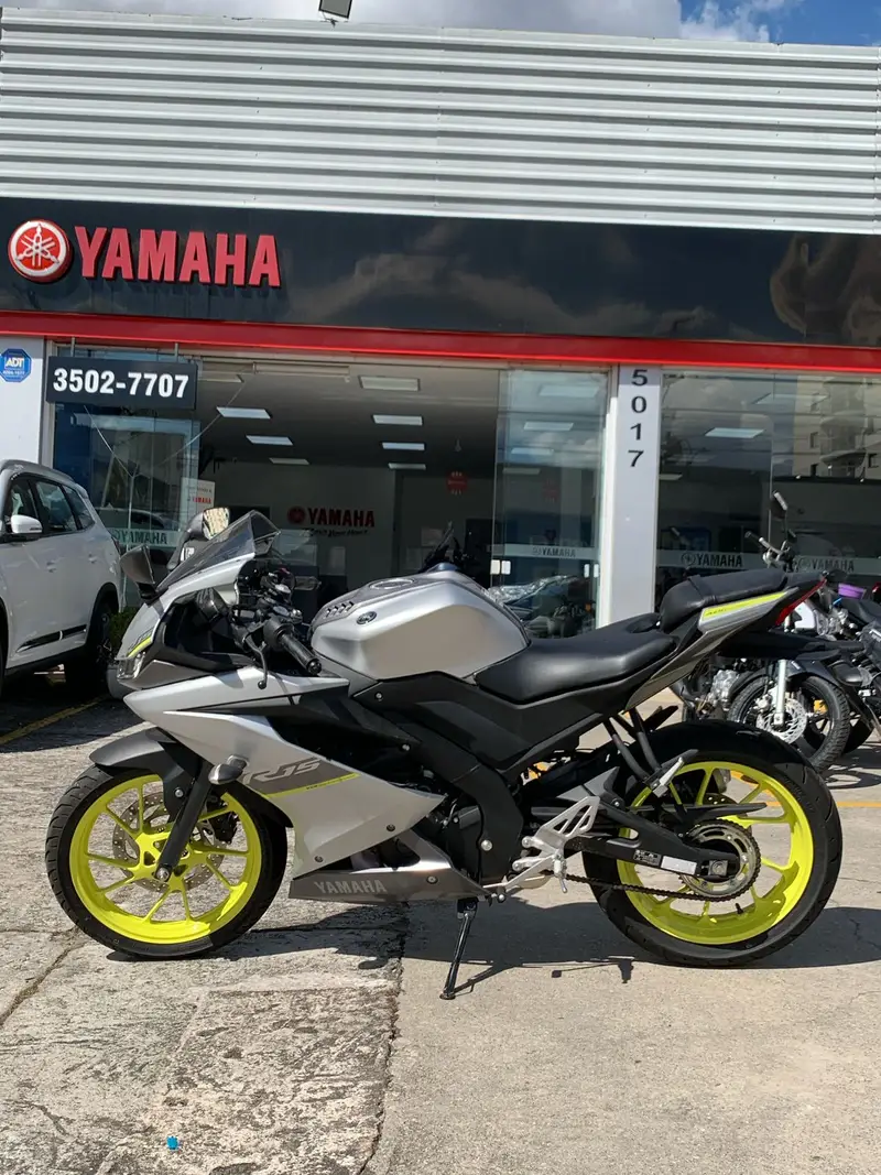 Yamaha YZF R15 ABS