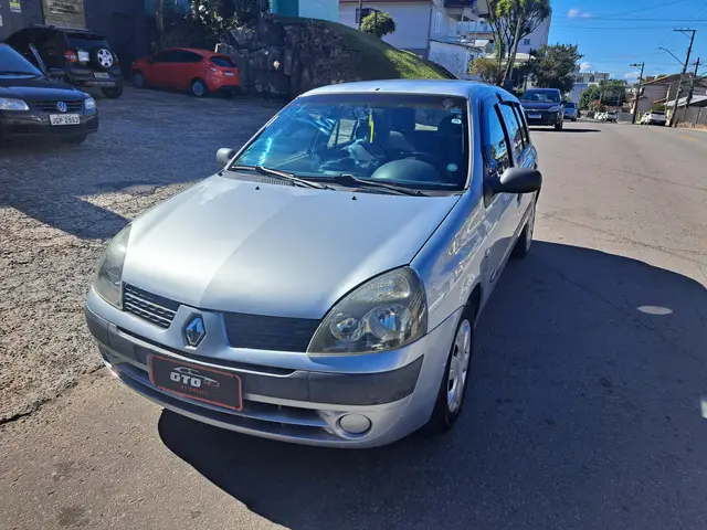 Carro Renault Clio 2005 Hatch. Authentique 1.0 8V 4p