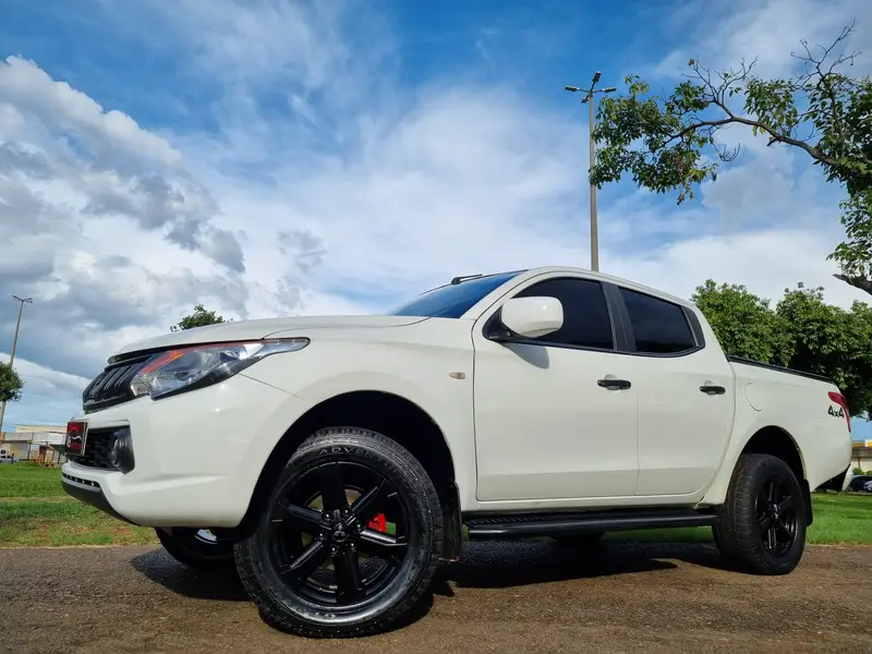 Mitsubishi L200 Triton Sport GL 2.4 DID-H 4x4 (Aut)