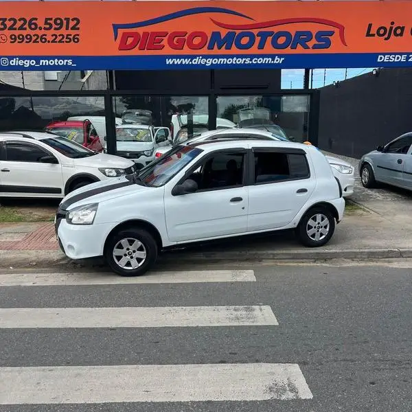 Carro Renault Clio 2014 Authentique 1.0 16V (Flex) 4p