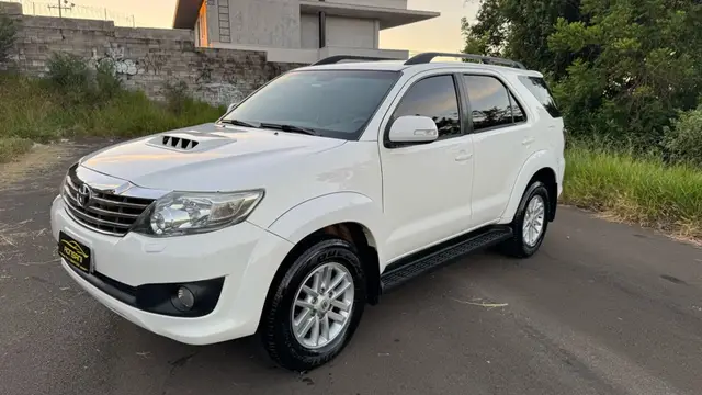 Carro Toyota Hilux SW4 2012 SRV 3.0 4X4 (7 Lugares)