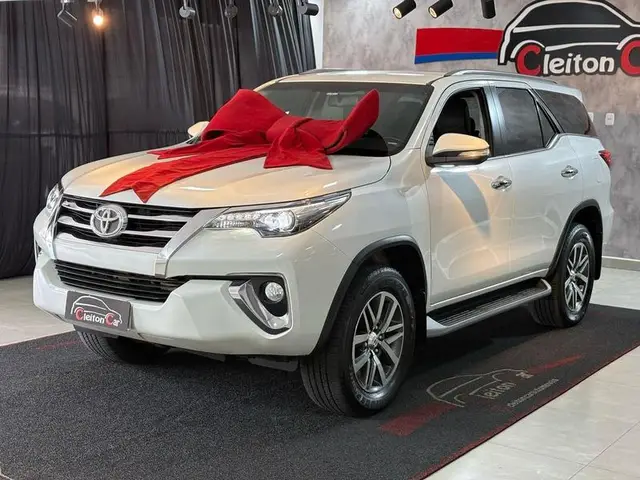Carro Toyota Hilux Cabine Dupla 2017 Hilux 2.7 SR CD 4x2 (Flex) (Aut)