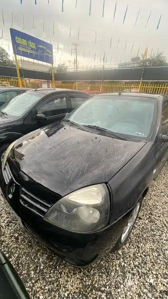Carro Renault Clio 2010 Hatch. Campus Internet 1.0 16V (flex) 4p
