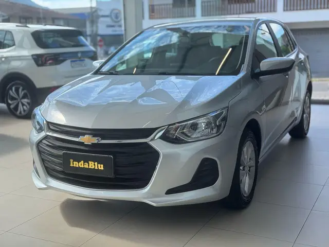 Carro Chevrolet Onix Plus 2023 LT 1.0