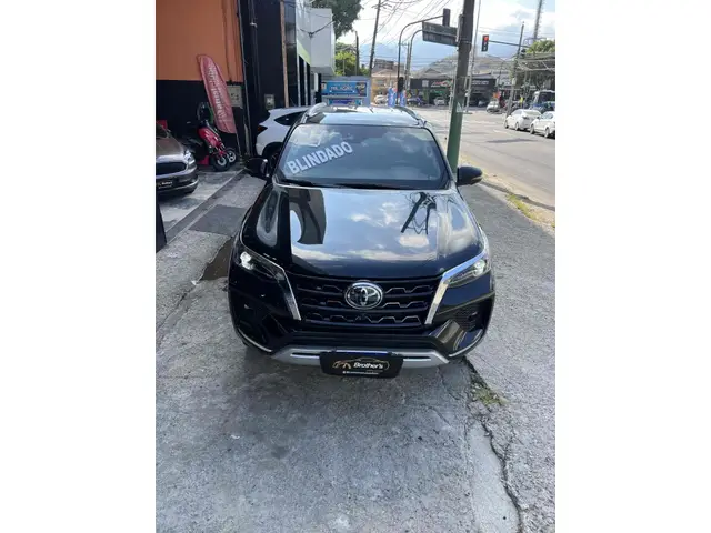 Carro Toyota Hilux SW4 2023 SRX 2.8 turbodiesel 7L 4x4 (Aut)