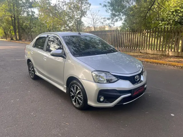 Carro Toyota Etios Sedan 2018 Platinum 1.5 (Aut) (Flex)