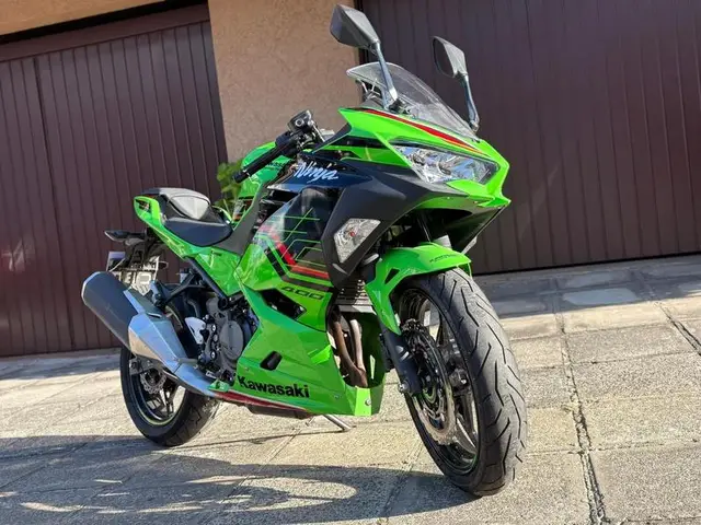 Carro Kawasaki Ninja 2024 400