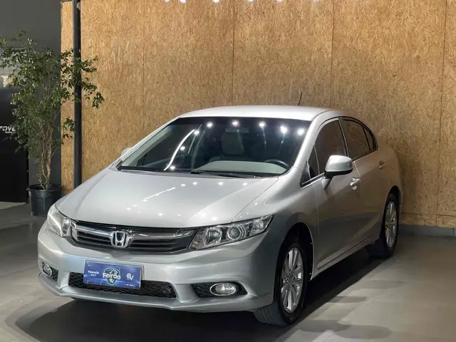 Carro Honda Civic 2014 New  LXS 1.8 16V i-VTEC (Flex)