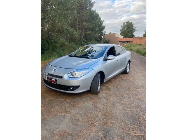 Carro Renault Fluence 2013 2.0 16V Dynamique (Flex)
