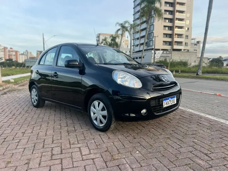 Nissan March 1.6 16V S (Flex)