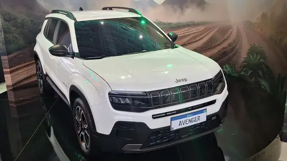 Novo SUV compacto apostará no estilo aventureiro e deverá estrear com motorização híbrida