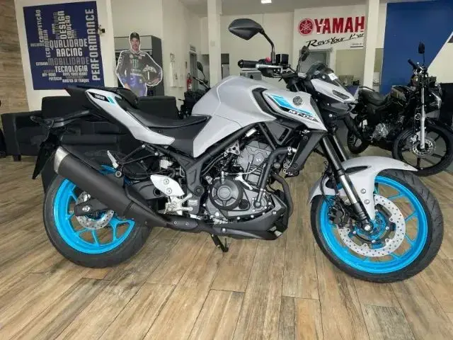 Carro Yamaha MT-03 2025 ABS