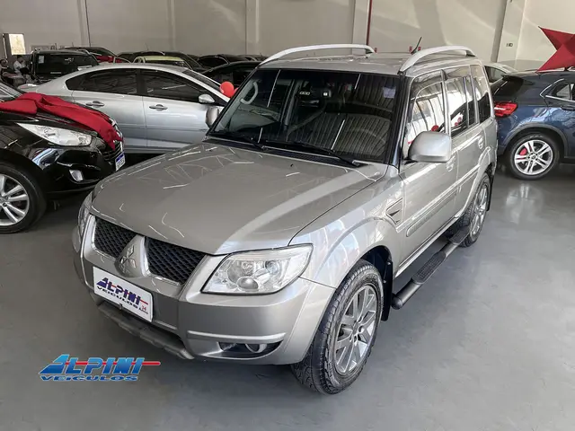 Carro Mitsubishi Pajero TR4 2013 2.0 16V 4x2 (Flex)