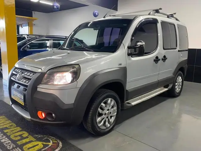 Carro Fiat Doblò 2015 Adventure 1.8 16V (Flex)