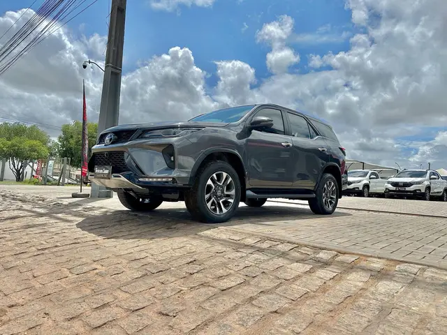 Carro Toyota SW4 2024 SRX Platinum 2.8 Turbodiesel 4x4 (Aut.) (7 Lugares)