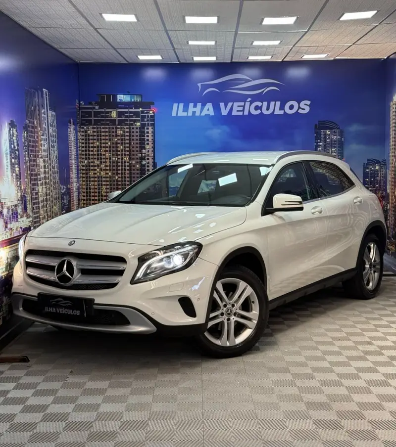 Mercedes-Benz GLA 200 1.6 Advance