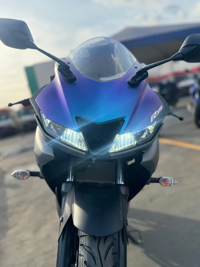 Carro Yamaha YZF R15 2025 ABS