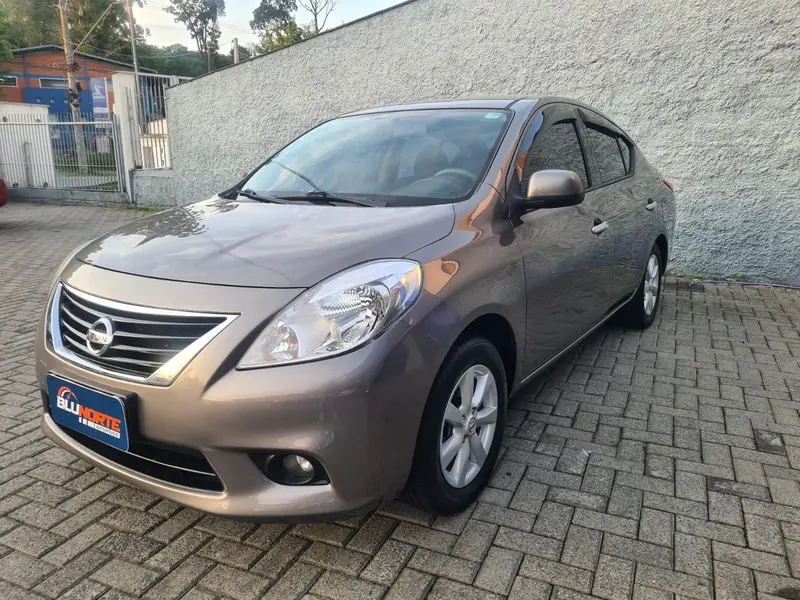 Nissan Versa 1.6 16V SL (Flex)