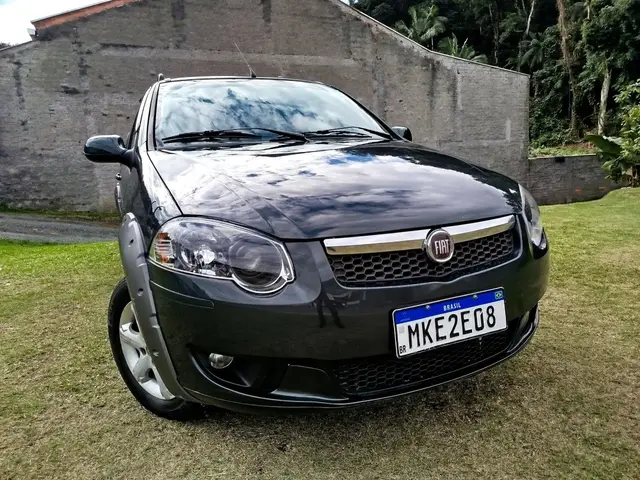 Carro Fiat Strada 2013 Trekking 1.6 16V (Flex) (Cabine Estendida)