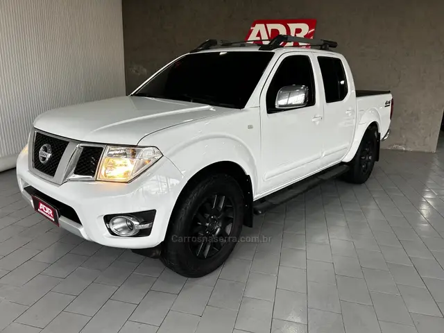 Carro Nissan Frontier 2014 2.5 TD CD 4x4 SL (Aut)