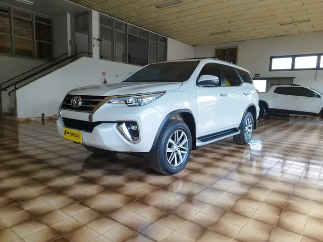 Carro Toyota SW4 2020 2.8 TDI SRX 5L 4x4 (Aut)
