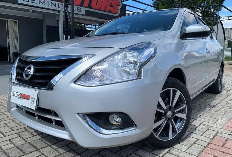 Nissan Versa 1.6 16V Unique CVT (Flex)