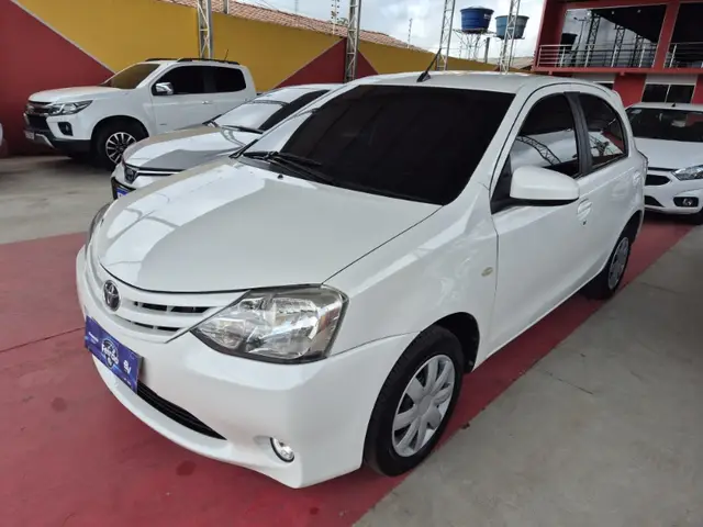 Carro Toyota Etios 2017 XS 1.5 (Flex)