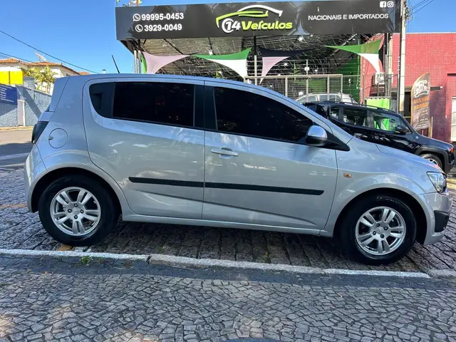 Carro Chevrolet Sonic 2014 Hatch LT 1.6